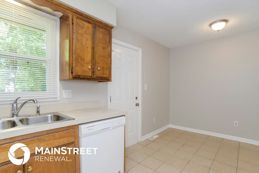 Building Photo - 1306 Queens Ct