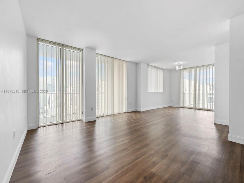 Building Photo - 253 NE 2nd St