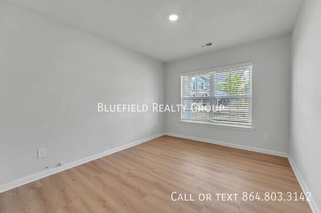 Building Photo - 815 Vanguard St