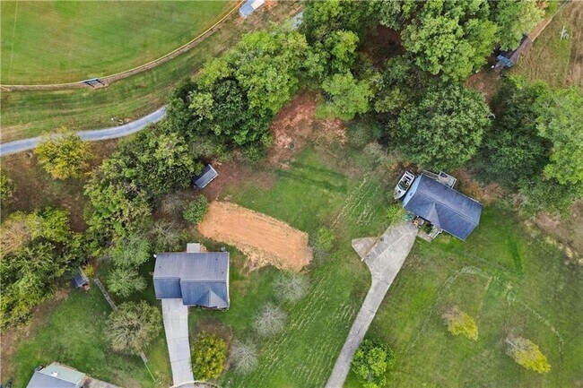 Building Photo - 28 Autumn Ridge Dr