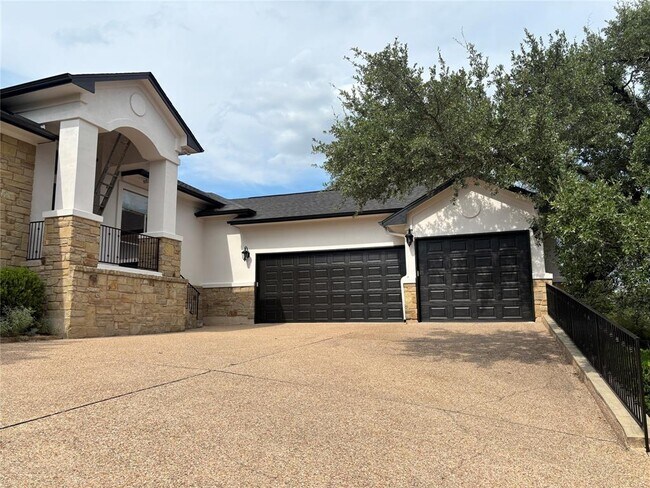 Building Photo - 17109 Northlake Hills Dr