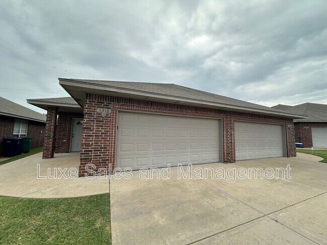 Primary Photo - 1316 Garden Gate Dr