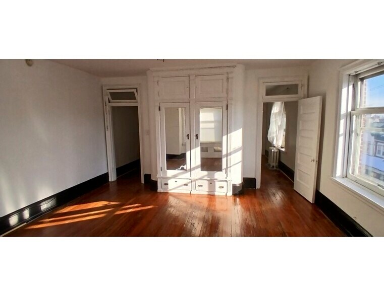 living room - 1720 Memorial Ave