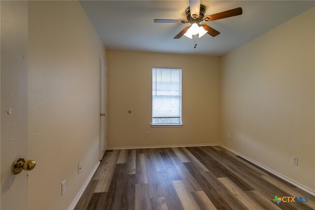 Building Photo - 1601 Benttree Dr