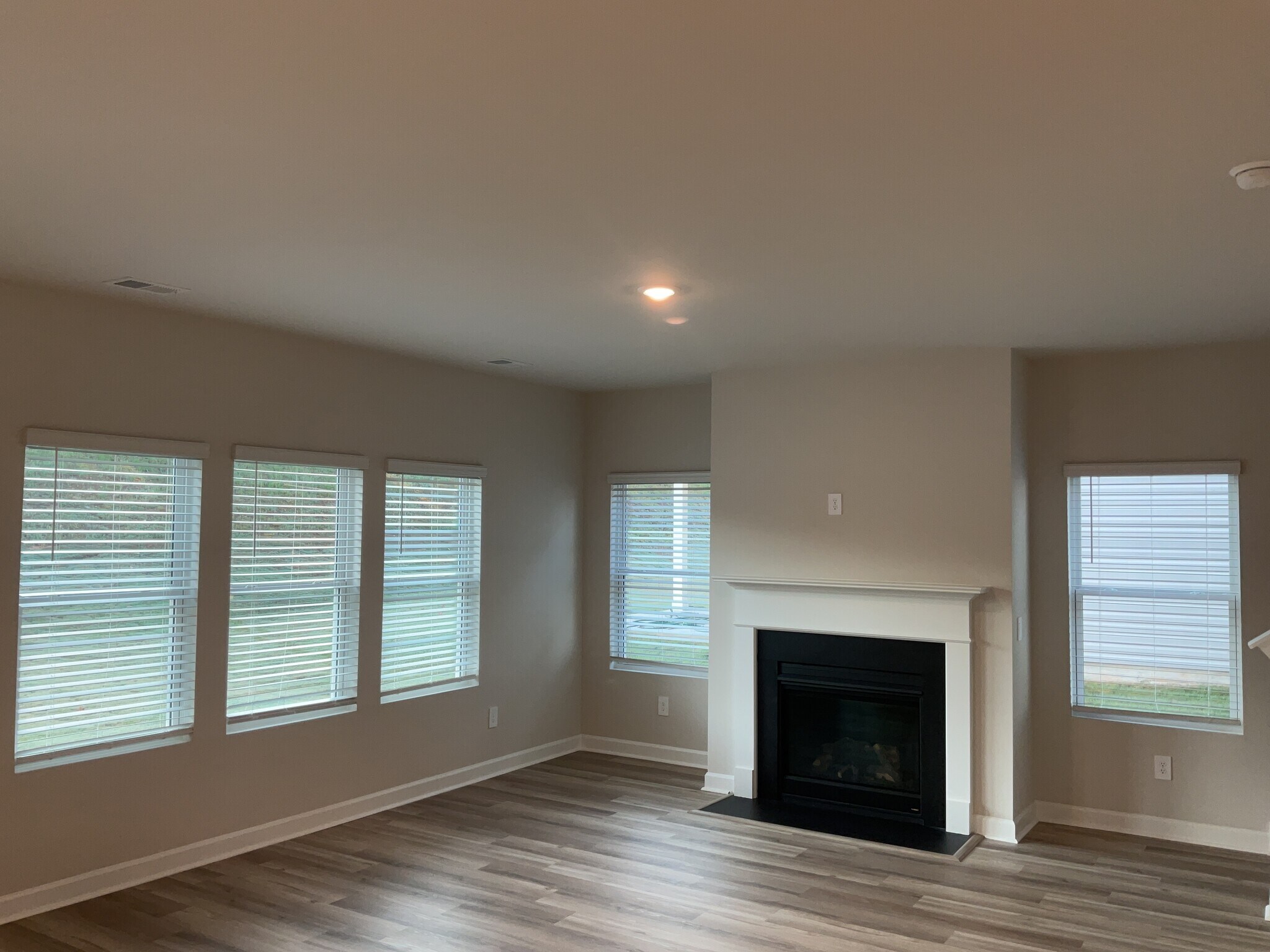 Building Photo - 300 Granby Trl