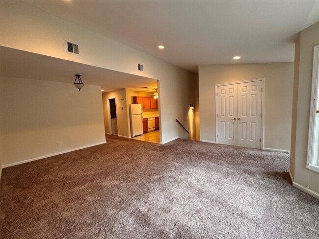 Building Photo - 854 Verona Dr