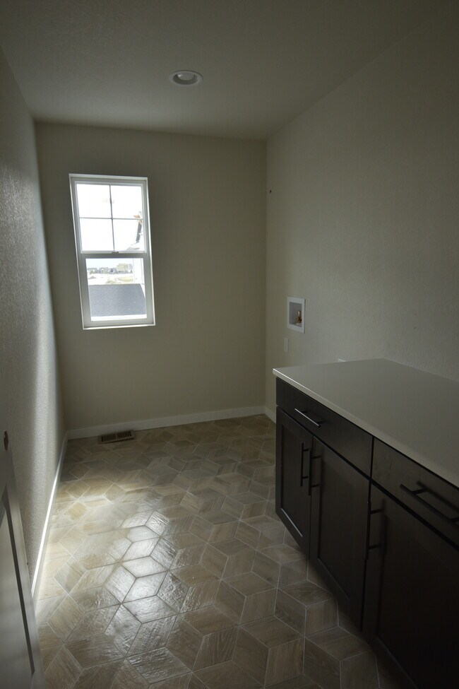 Building Photo - 10220 Spry St