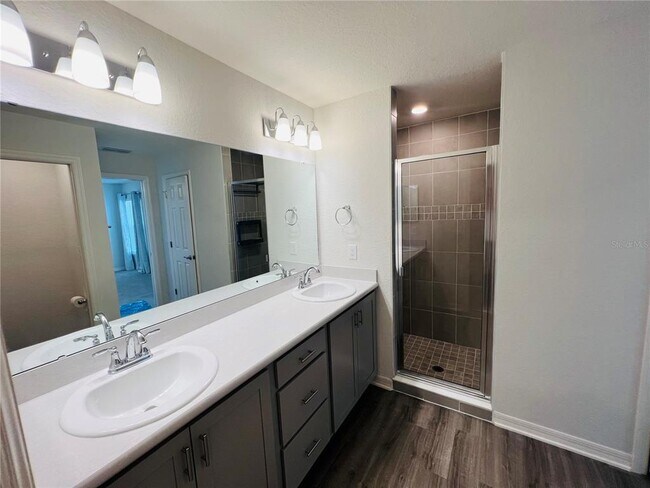 Building Photo - 1824 Brisbane Pl