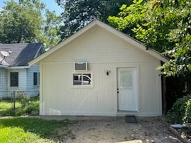 Building Photo - 616 Riverside Dr