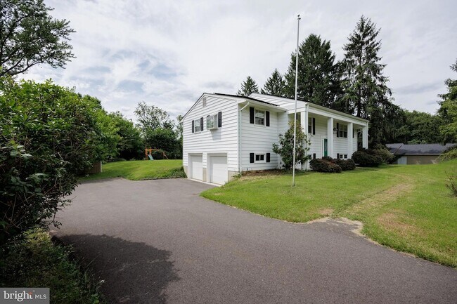 Building Photo - 3106 Hearthstone Rd
