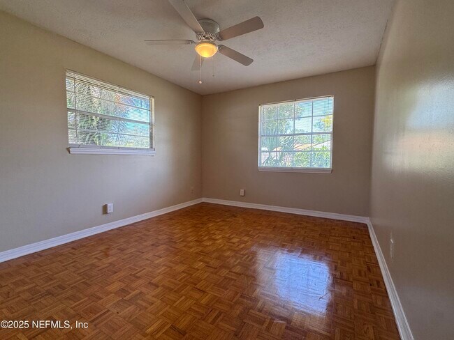 Building Photo - 517 Cody Dr