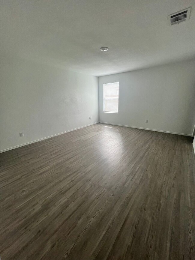 Building Photo - Paloma 3 bedroom, 2 bath home