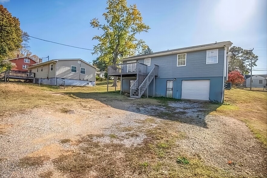 Building Photo - 2909 Selma Ave