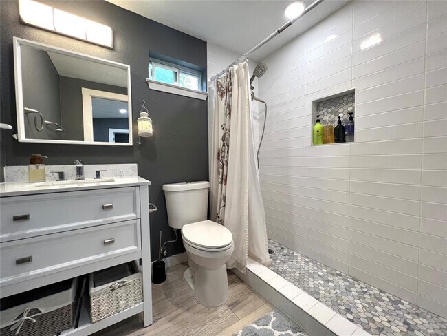 Building Photo - 3500 Del Robles Dr