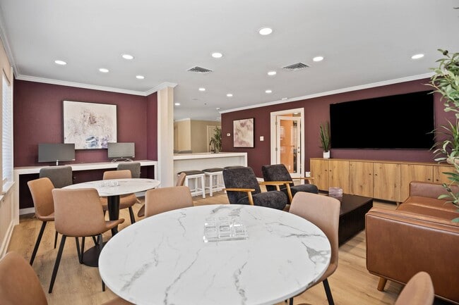 Building Photo - Oak City Apartments