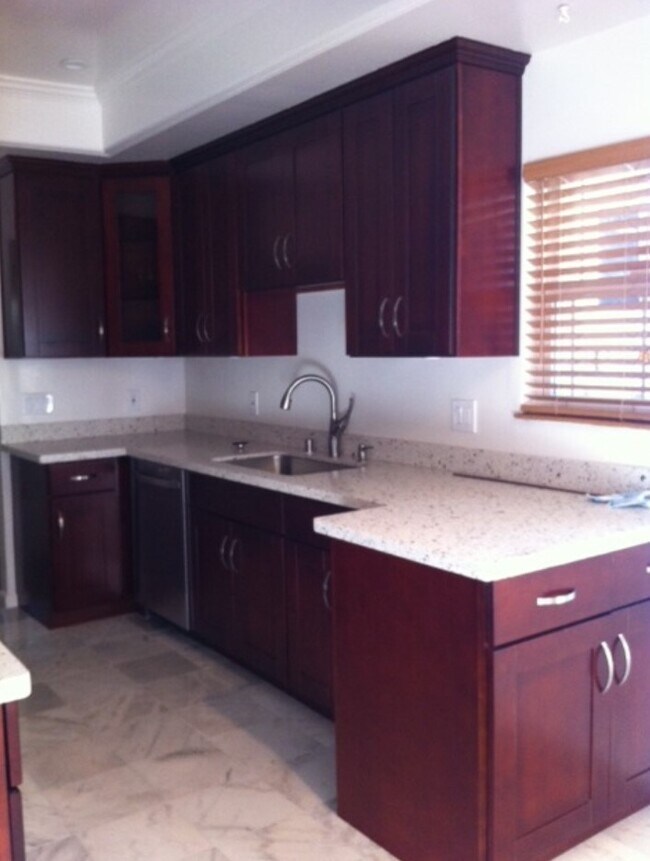 Building Photo - 3202 Isadora Dr