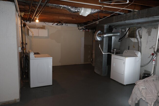 Building Photo - 503 E Valley Ln