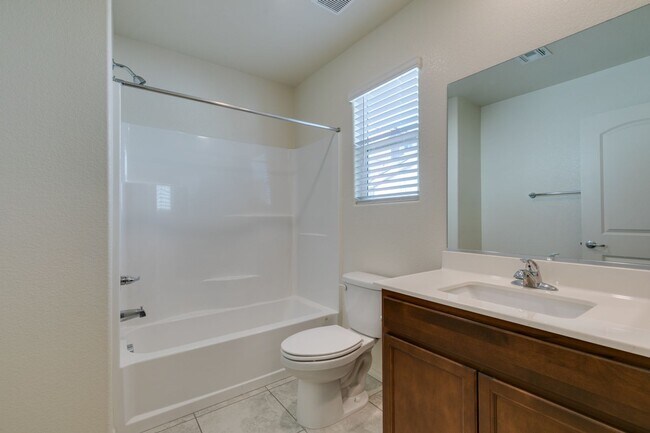 Building Photo - GORGEOUS TOWNHOME*UPGRADED*ALL APPLIANCES*...