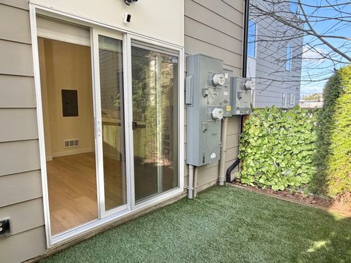 Building Photo - Luxury Sunset Hill Townhome w/ Water View! Available Now!