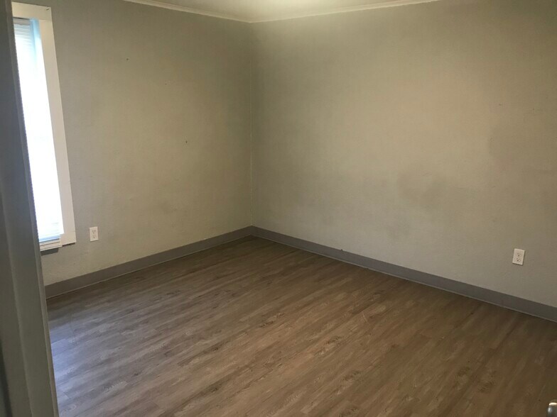 Building Photo - 1408 N Prater St