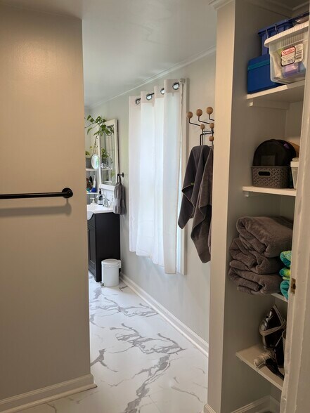 full bath - 17 5th St