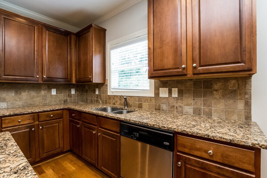 Building Photo - 494 Strawberry Walk