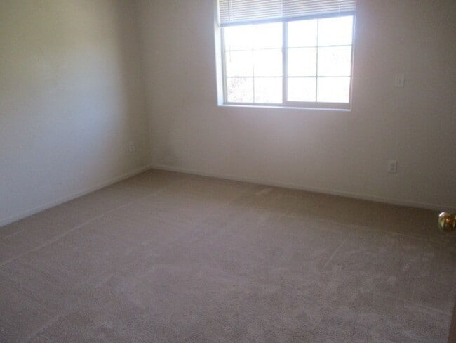 Building Photo - Cute 2 bedroom, 2 bath apartment