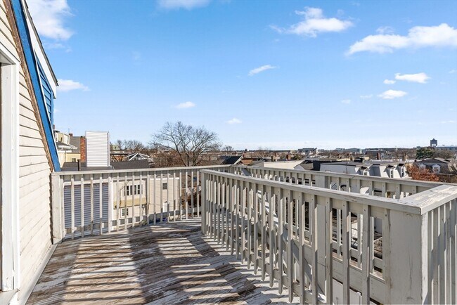 Building Photo - 167 Lexington St