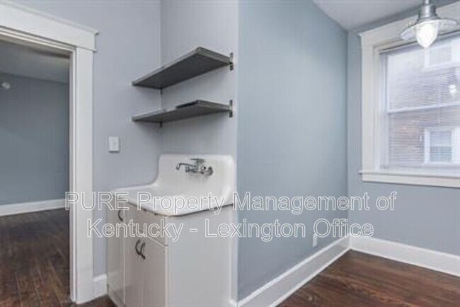 Building Photo - 262 Kalmia Ave