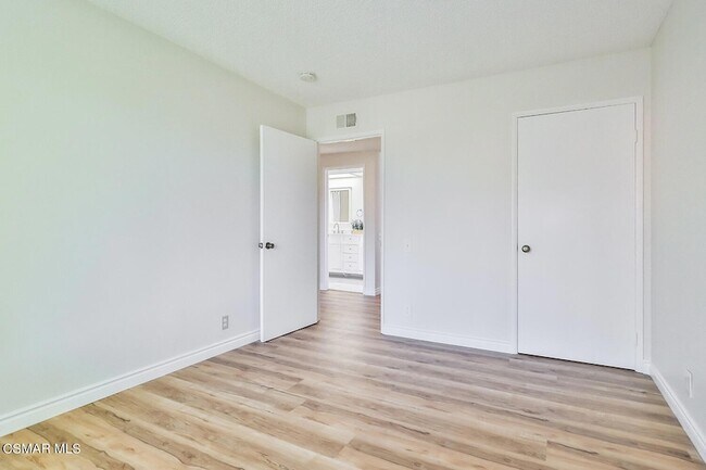 Building Photo - 4082 Avenida Verano