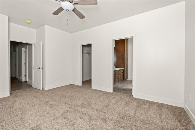 Building Photo - 40500 Bollinger Pl