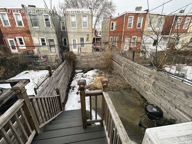 Building Photo - 5423 Larchwood Ave