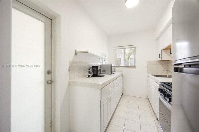 Building Photo - 1110 Venetian Way