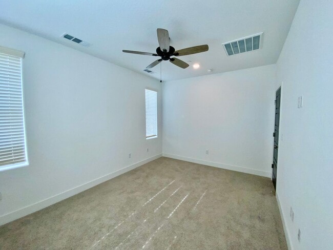 Building Photo - Gated Condo near Copper River