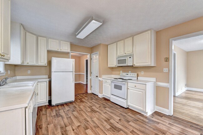 Building Photo - 40 Wisteria Blvd