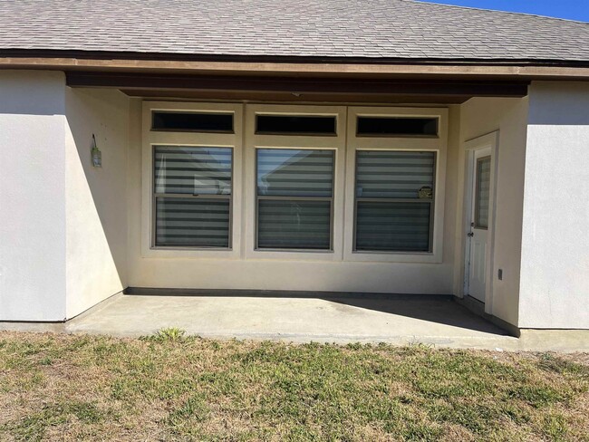 Building Photo - 324 Silverleaf Oak