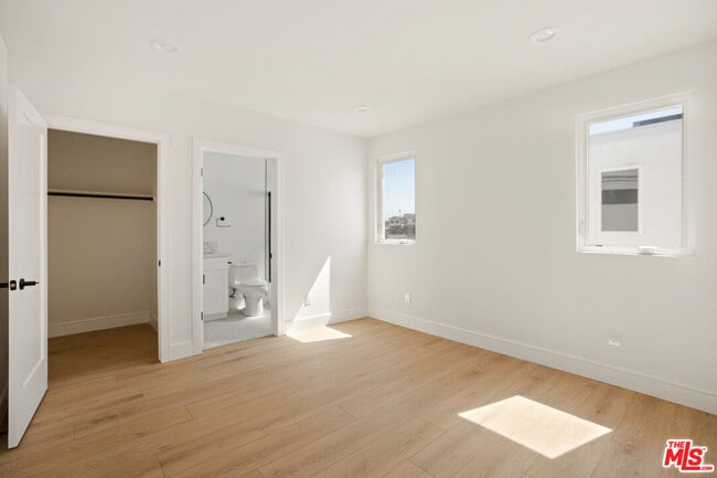 Building Photo - 1619 2nd Ave