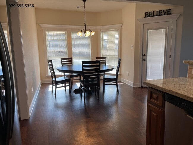 Building Photo - 1204 Robinsville Ct