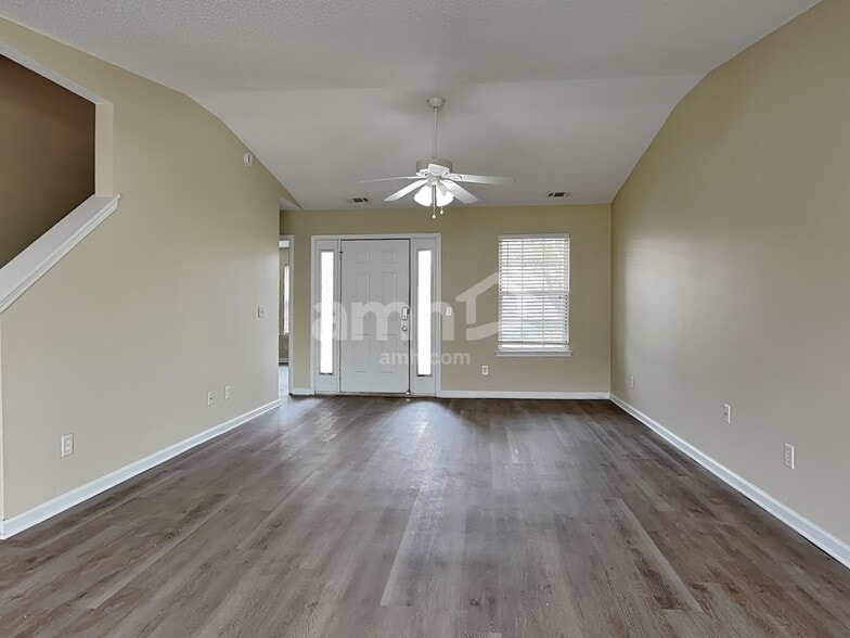 Building Photo - 15 Beacon Ln