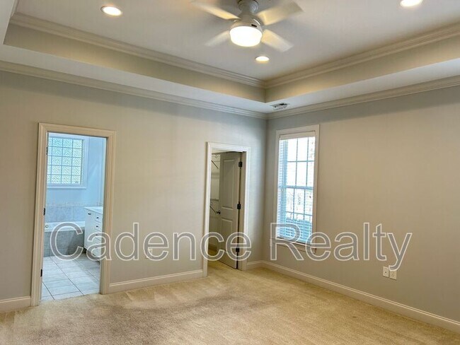 Building Photo - 814 Lambrook Dr