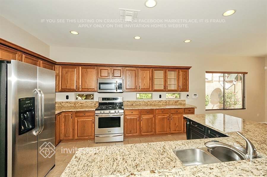 Building Photo - 3127 S Benton Cir