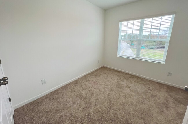 Building Photo - 1649 Stanley St