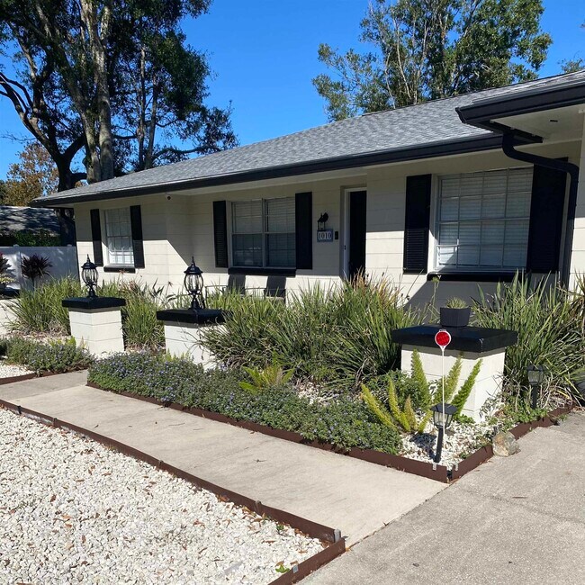 Building Photo - 1010 San Remo Rd