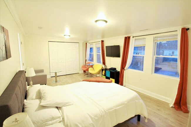 Building Photo - 3405 Newton St