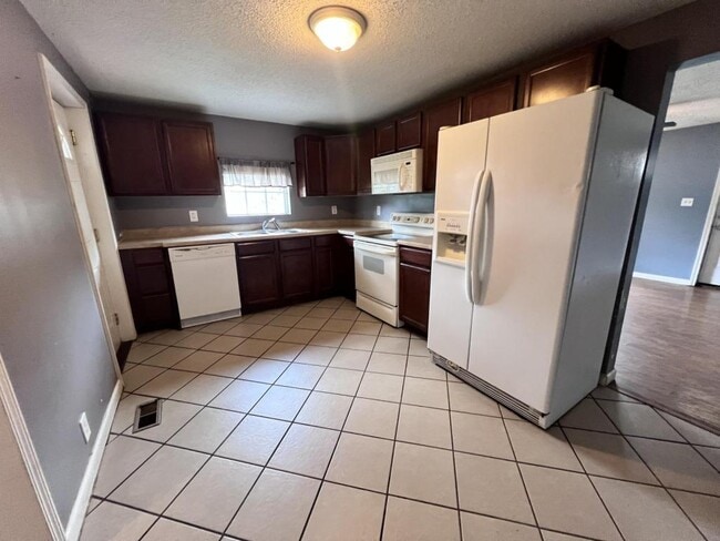 Building Photo - 836 Sidebrook Ave