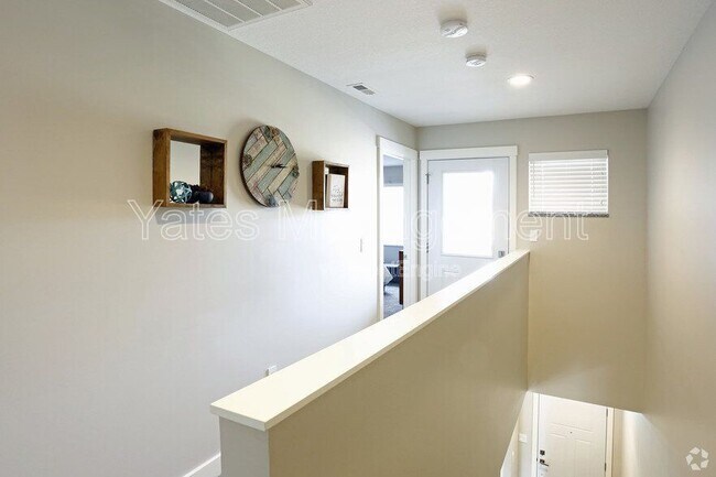 Building Photo - 115 Valor Dr