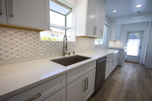 Building Photo - Freshly Renovated 3BR/2BA Pool Home – La Crescenta