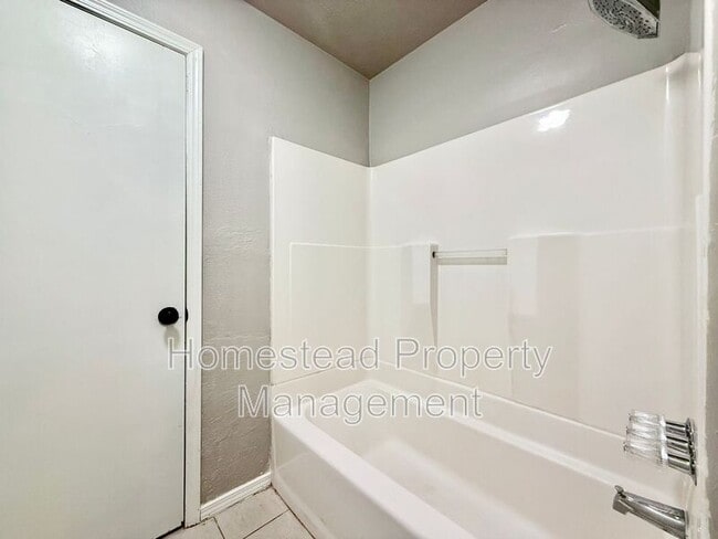 Building Photo - 146 Barrett Pl