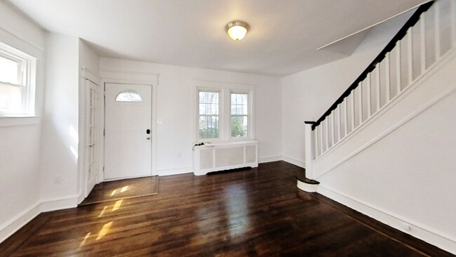 Building Photo - 925 Anderson Ave