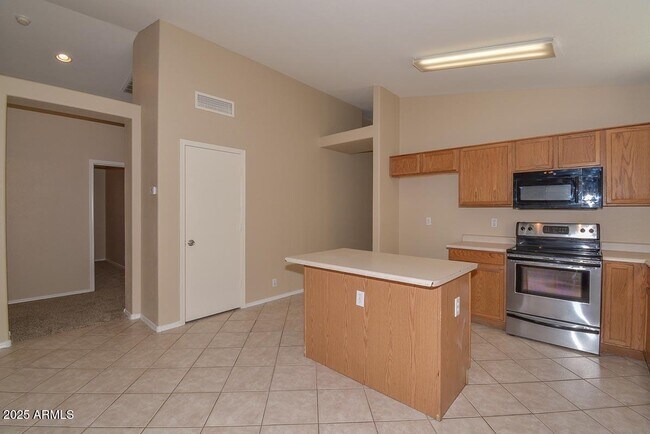 Building Photo - 9413 W Cinnabar Ave